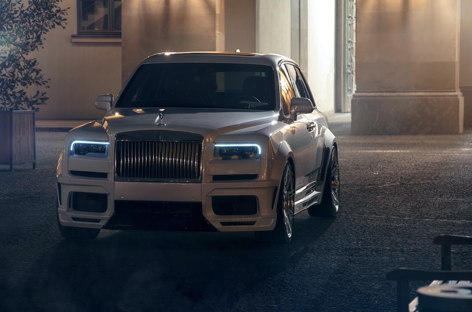 Rolls-Royce Cullinan стал мощнее и агрессивнее