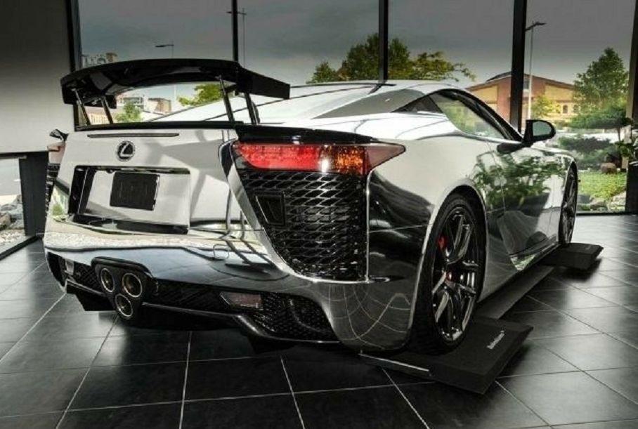 Lexus LFA с зеркальным кузовом и почти без пробега продают за миллион евро