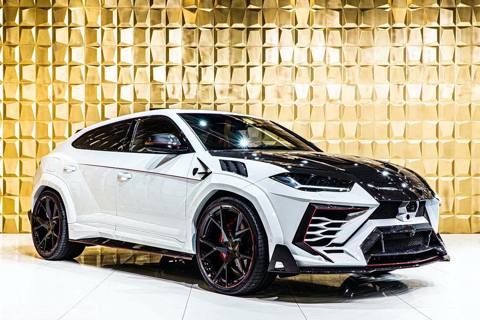 Lamborghini Urus с эпатажным обвесом продают за полмиллиона долларов