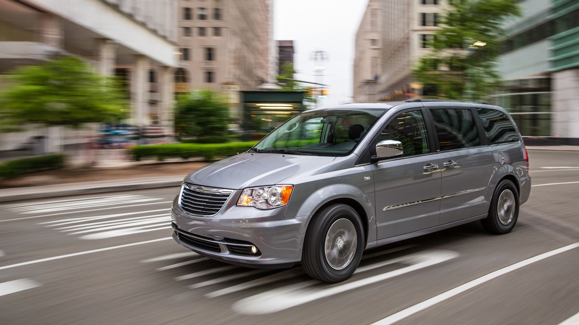 Chrysler Town & Country заподозрили в самовозгорании