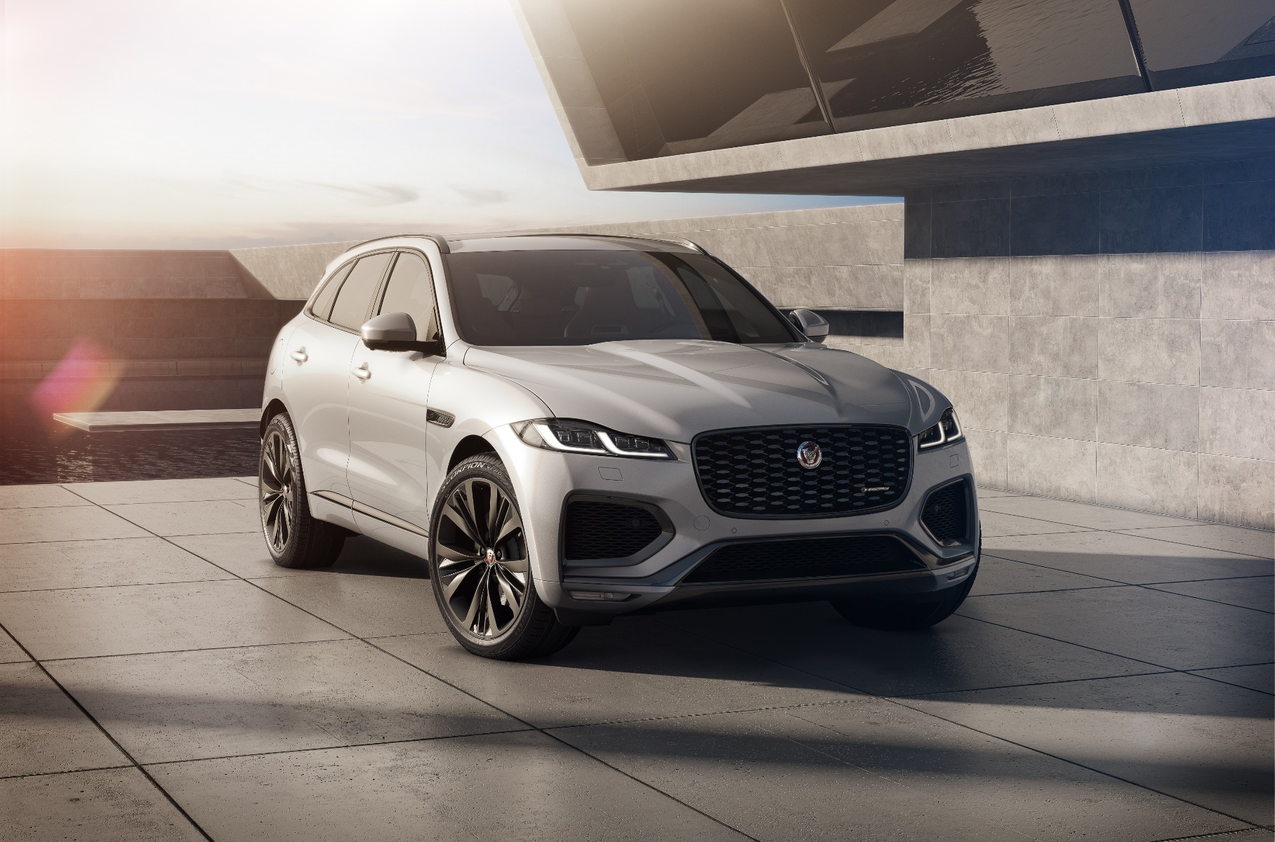 Jaguar F-Pace для России подорожал на полмиллиона после обновления