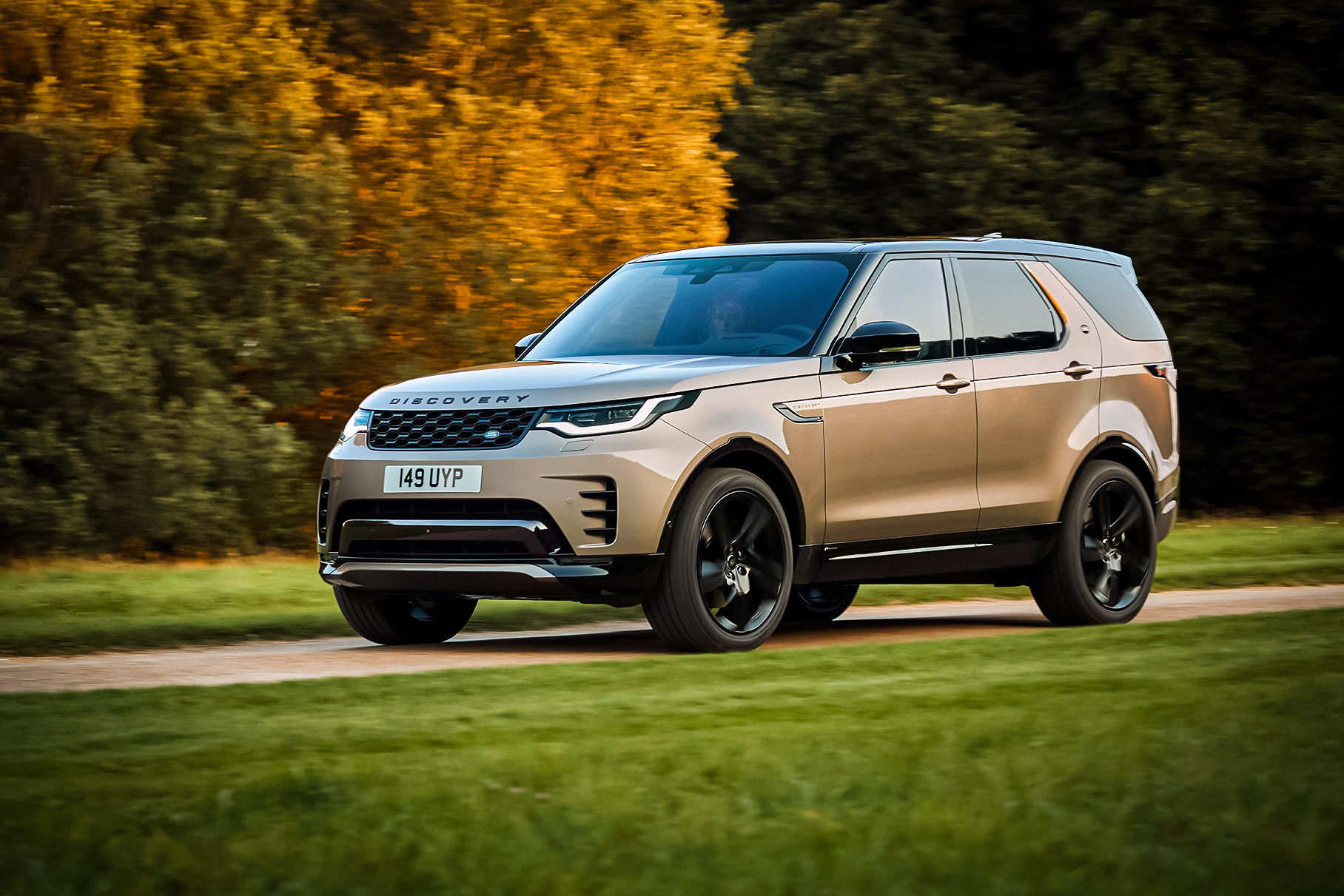 Стали известны российские цены на обновленный Land Rover Discovery