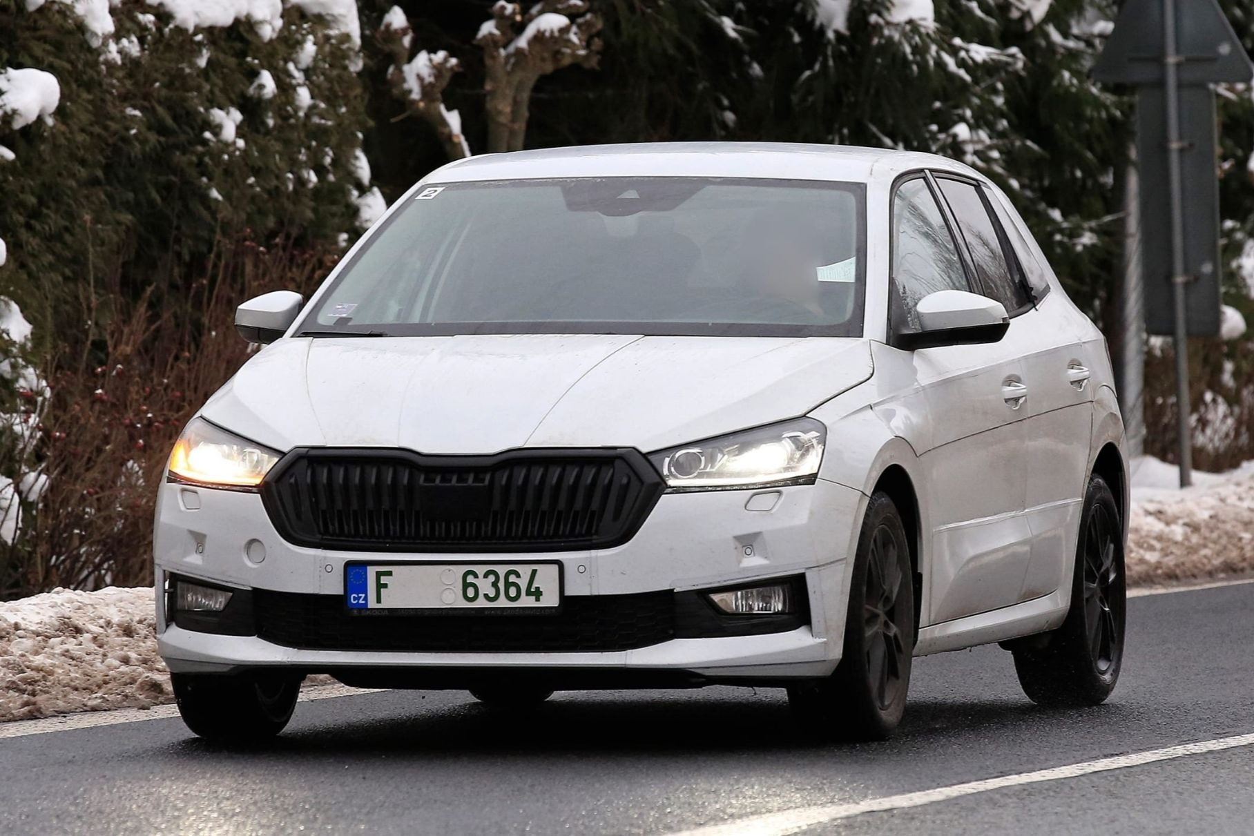 Новую Skoda Fabia сфотографировали в серийном кузове