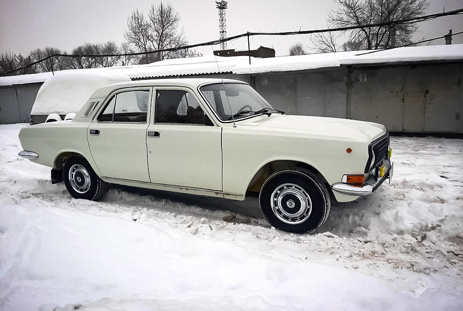 В России забытую на 25 лет в гараже «Волгу» продают по цене топовой Lada Granta