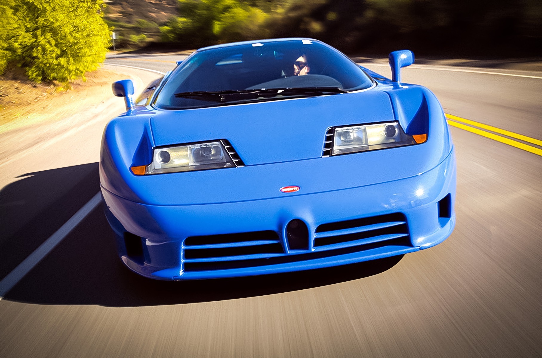 Крестный отец: великому Bugatti EB110 исполнилось 30 лет