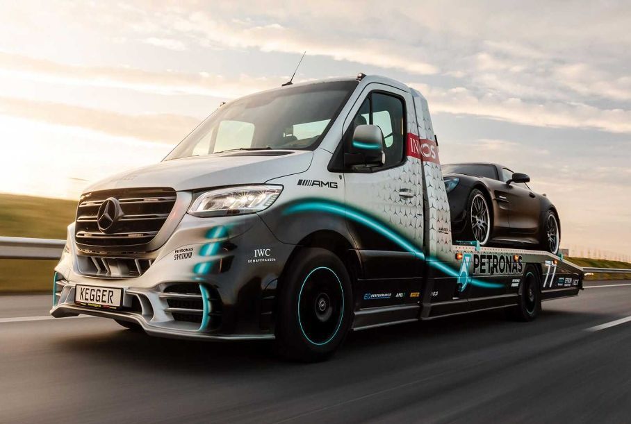 Mercedes-Benz Sprinter превратили в брутальный эвакуатор в стиле болидов Формулы-1