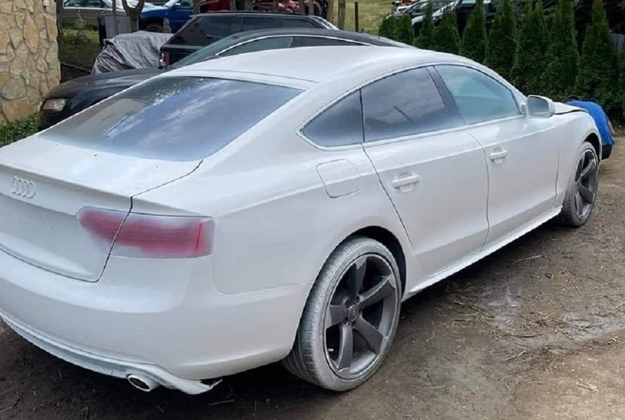 Владелец Audi A5 попытался покрасить свою машину. Зря