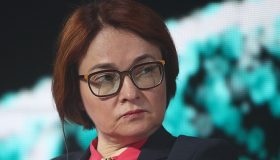 Набиуллина заявила, что поддержка граждан прямыми выплатами приведет к инфляции, и вспомнила про 90-е