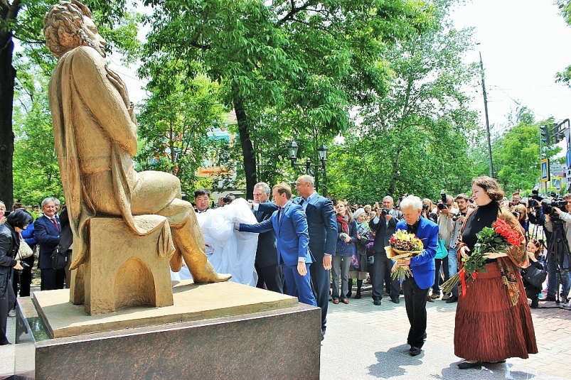 Двойной праздник отмечают поклонники Александра Пушкина в Уссурийске