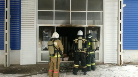 В Заводском районе Пензы вспыхнуло здание – фото