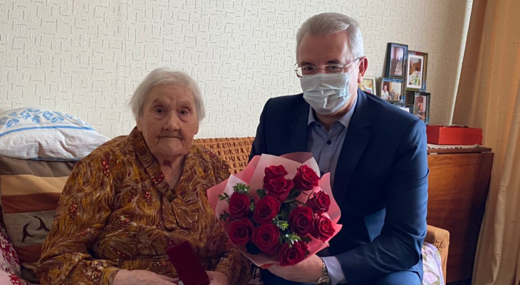 Губернатор поздравил 103-летнюю пензячку с Днем рождения