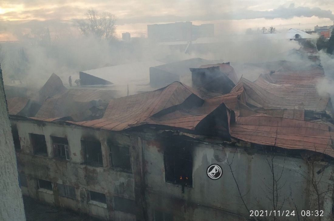 Появились кадры последствий крупного пожара на улице Свердлова