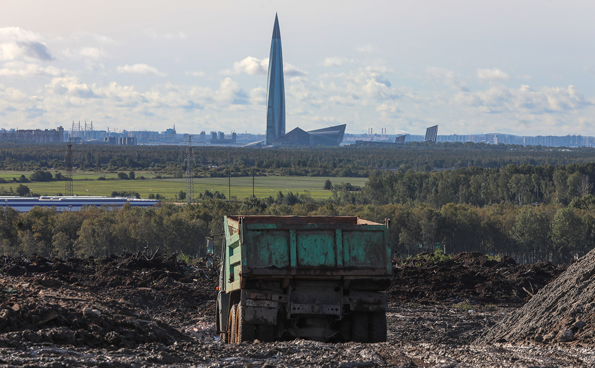 Власти одобрили создание одного оператора мусора для Петербурга и области