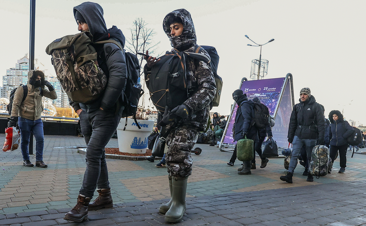 Что происходит на подступах к границе Беларуси с Польшей. Репортаж РБК