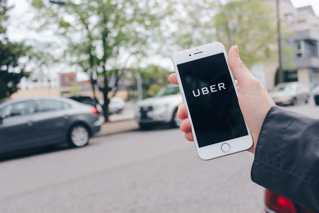 У Uber отозвали лицензию в Лондоне. Тысячам таксистов грозит безработица