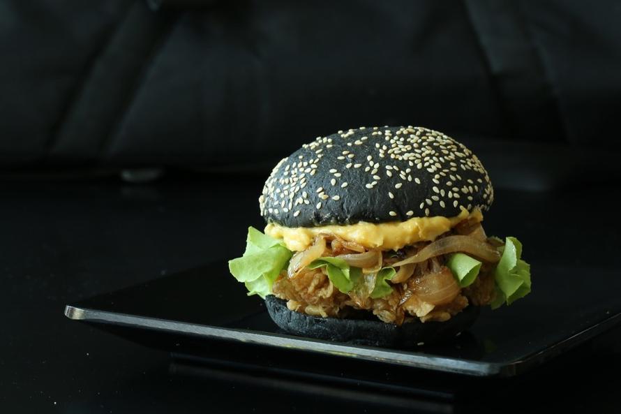 Суд оштрафовал владельца здания ресторана Black Star Burger в Саратове