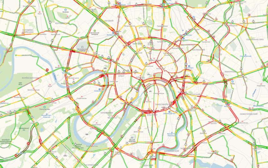 Москва встала в 9-балльных пробках: ЦОДД просит отказаться от поездок на личных авто
