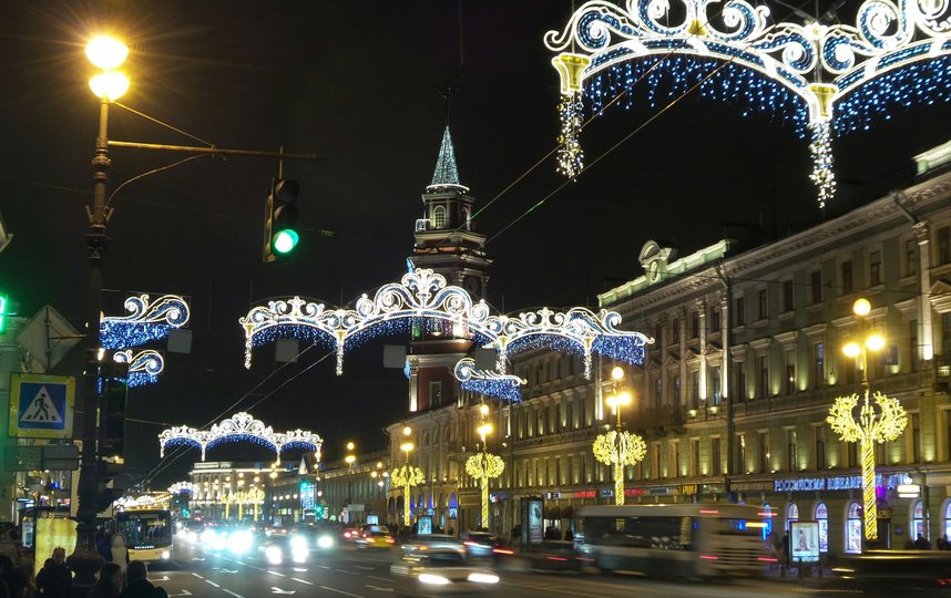 В новогоднюю ночь движение транспорта в центре Петербурга ограничат