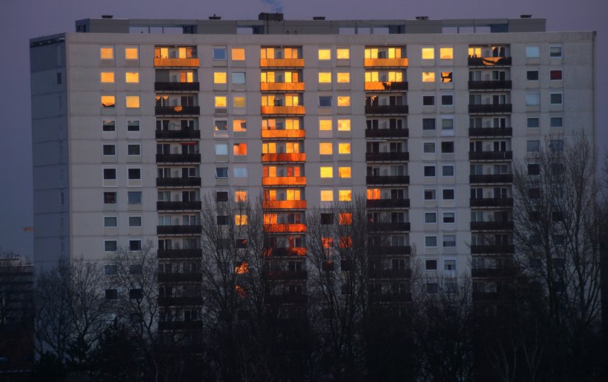 Тысячи петербуржцев могут провести Новый год в темноте