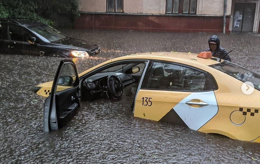 Воды по пояс: как затопило Москву и кто виноват