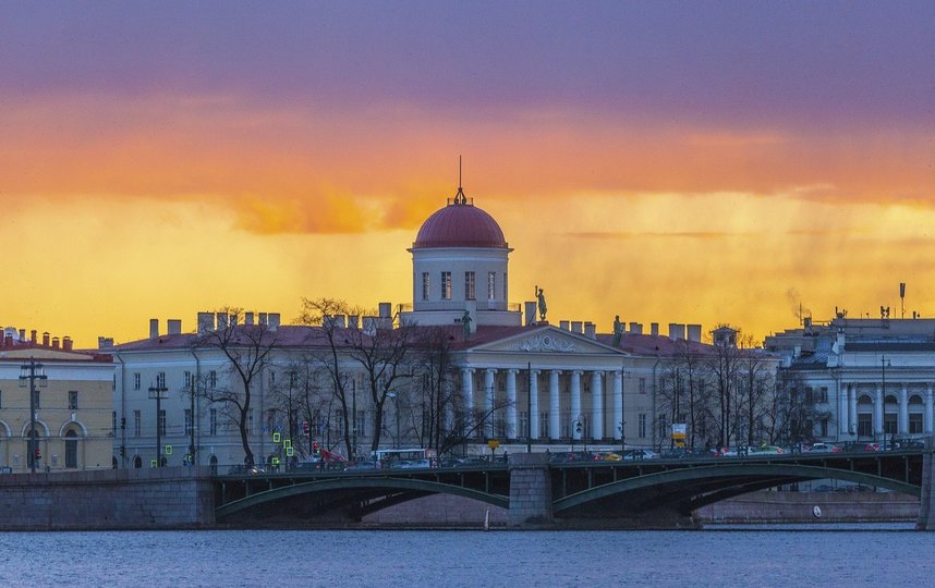 Смольный готов закрыть фуд-корты в торговых центрах Петербурга