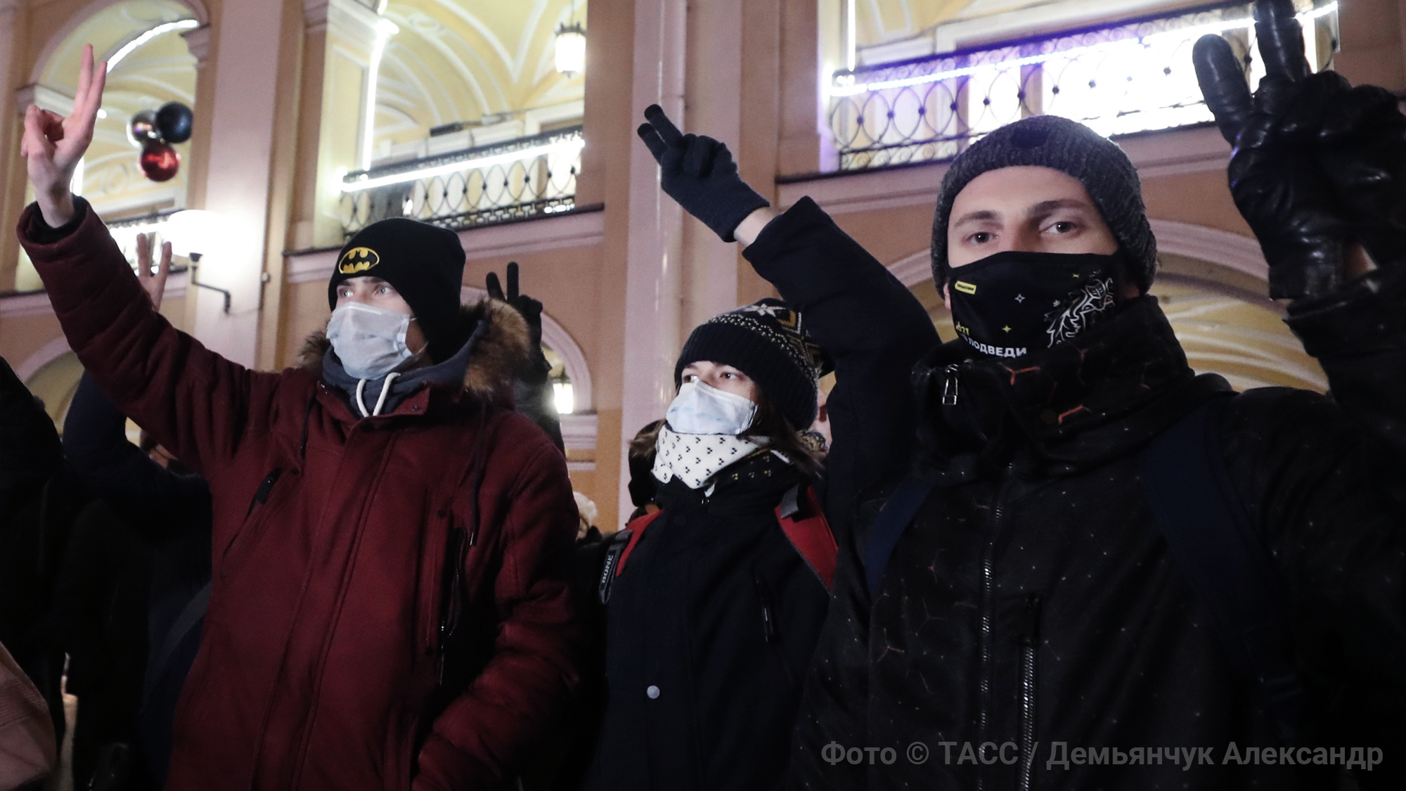 Дрова в топку революции. Зачем и как школьников и студентов зовут на улицы