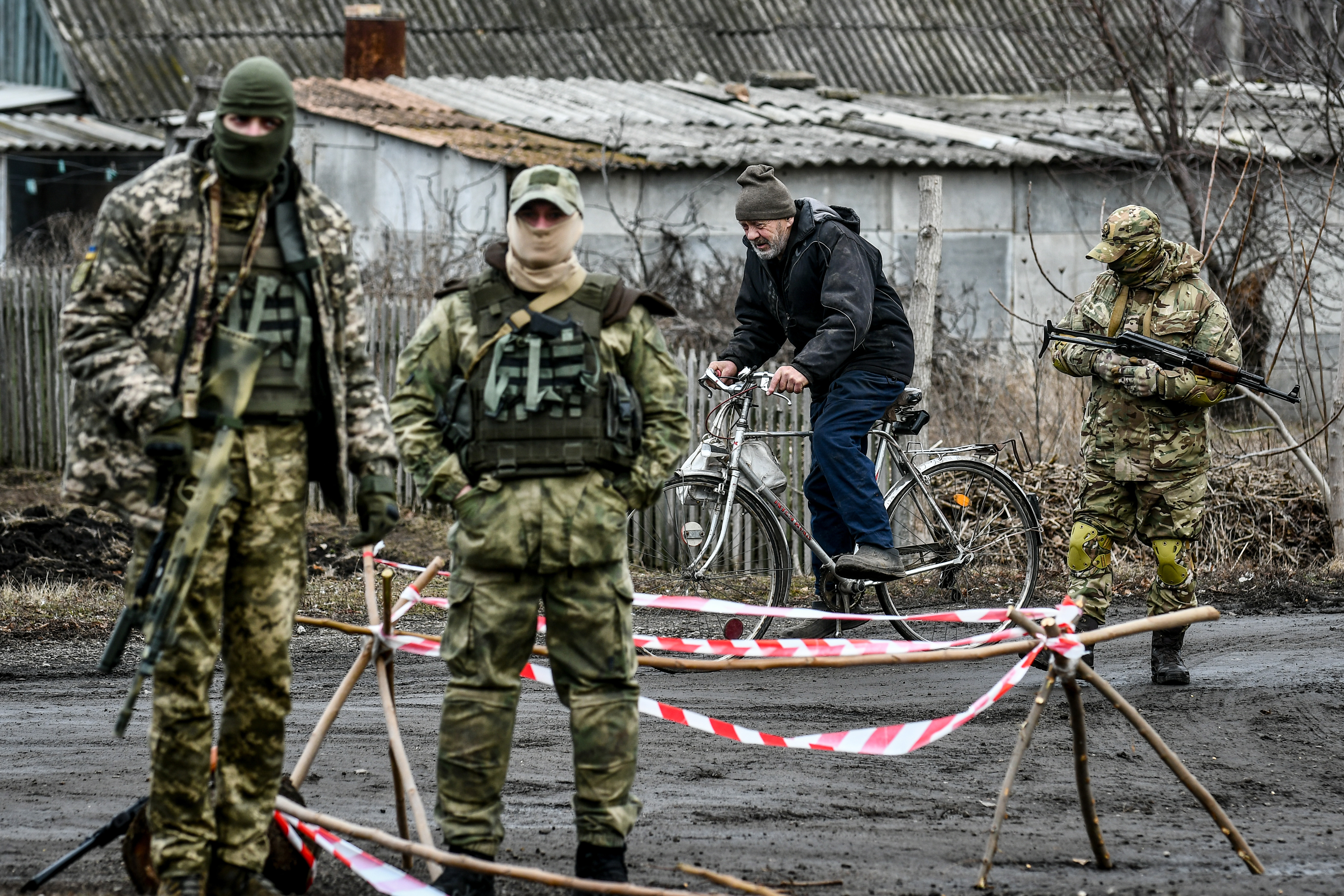 Бывший подполковник СБУ рассказал о планах 'Азова' просидеть в Мариуполе до перемирия