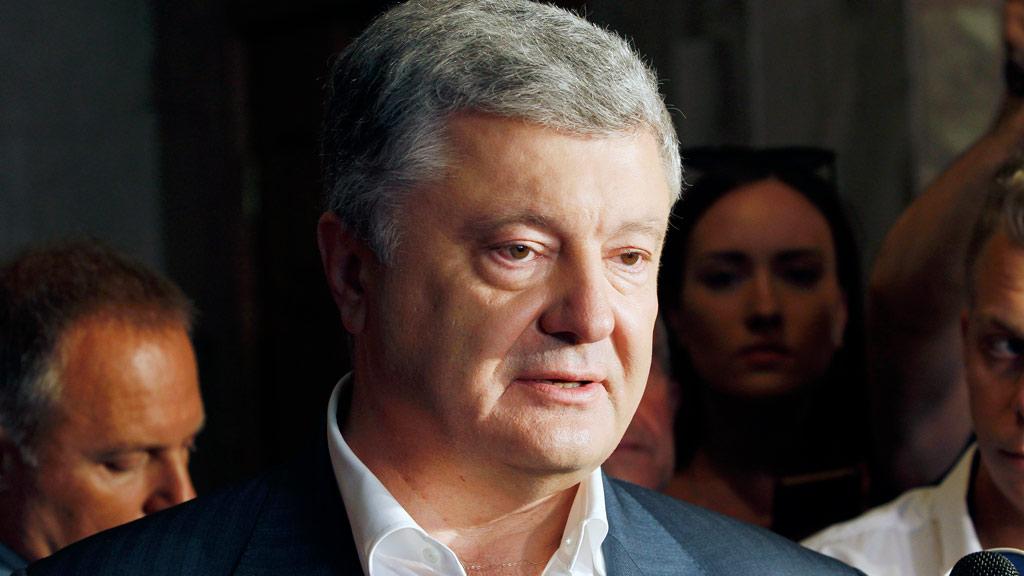 Порошенко в бегах. Кто охотится на экс-президента и его богатства