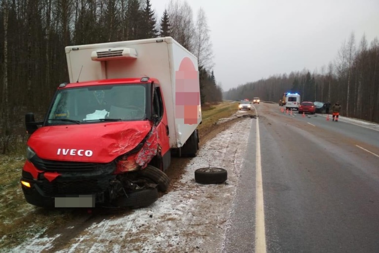 В Тверской области злостный нарушитель ПДД спровоцировал аварию с тремя пострадавшими