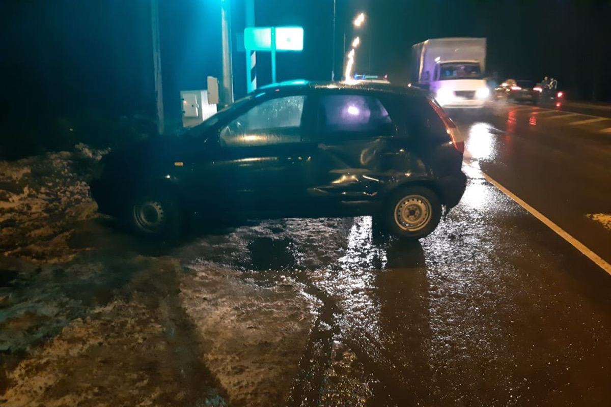 Под Тверью по вине дальнобойщика пострадал водитель легковушки