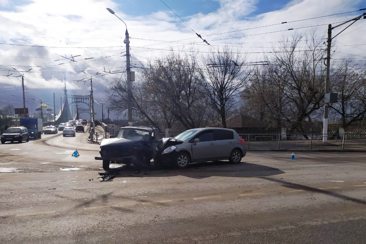 ДТП у Староволжского моста в Твери спровоцировало пробку