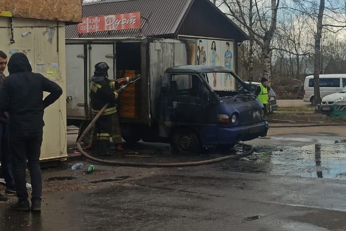 В Тверской области загорелся хлебовоз