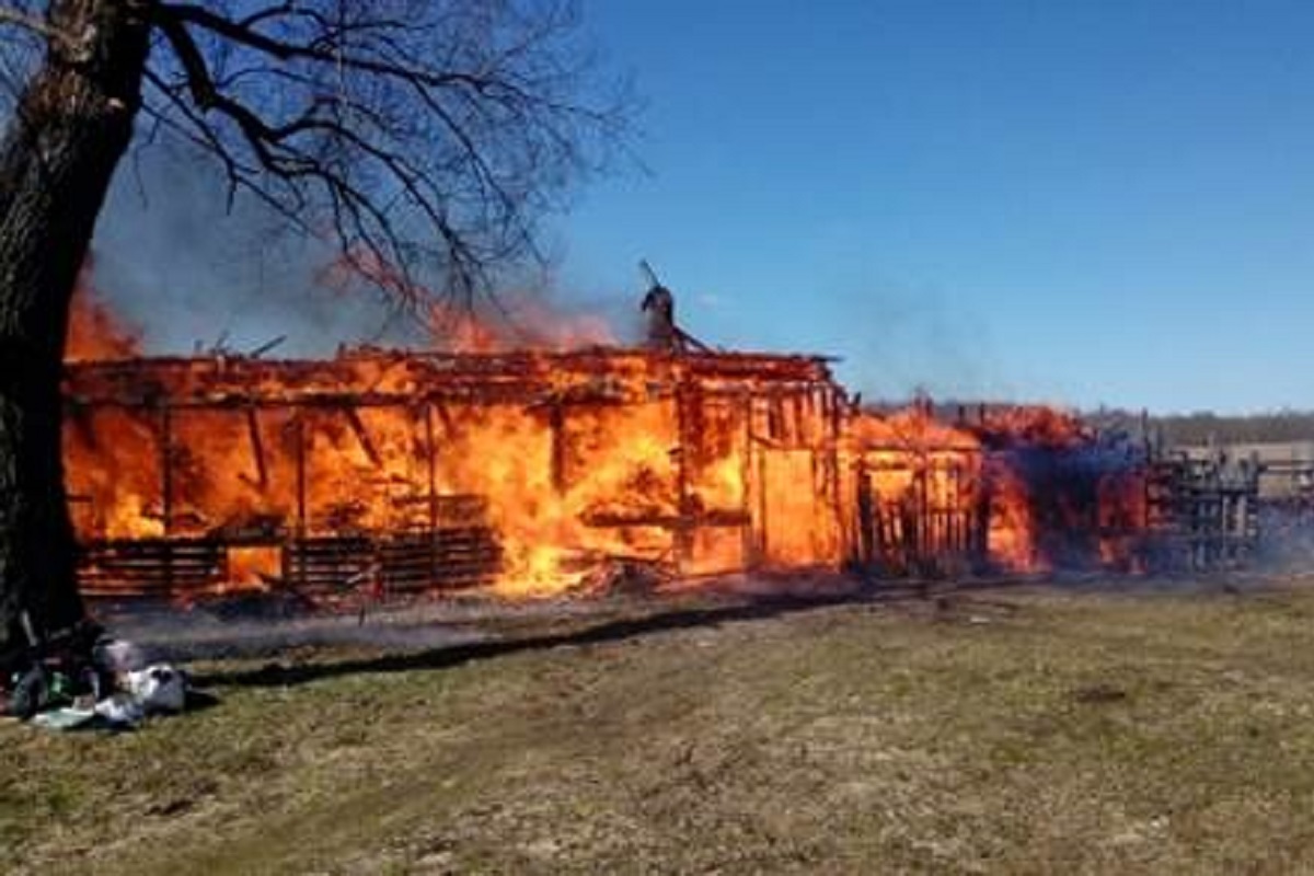 В Бежецком районе сгорел дотла частный дом