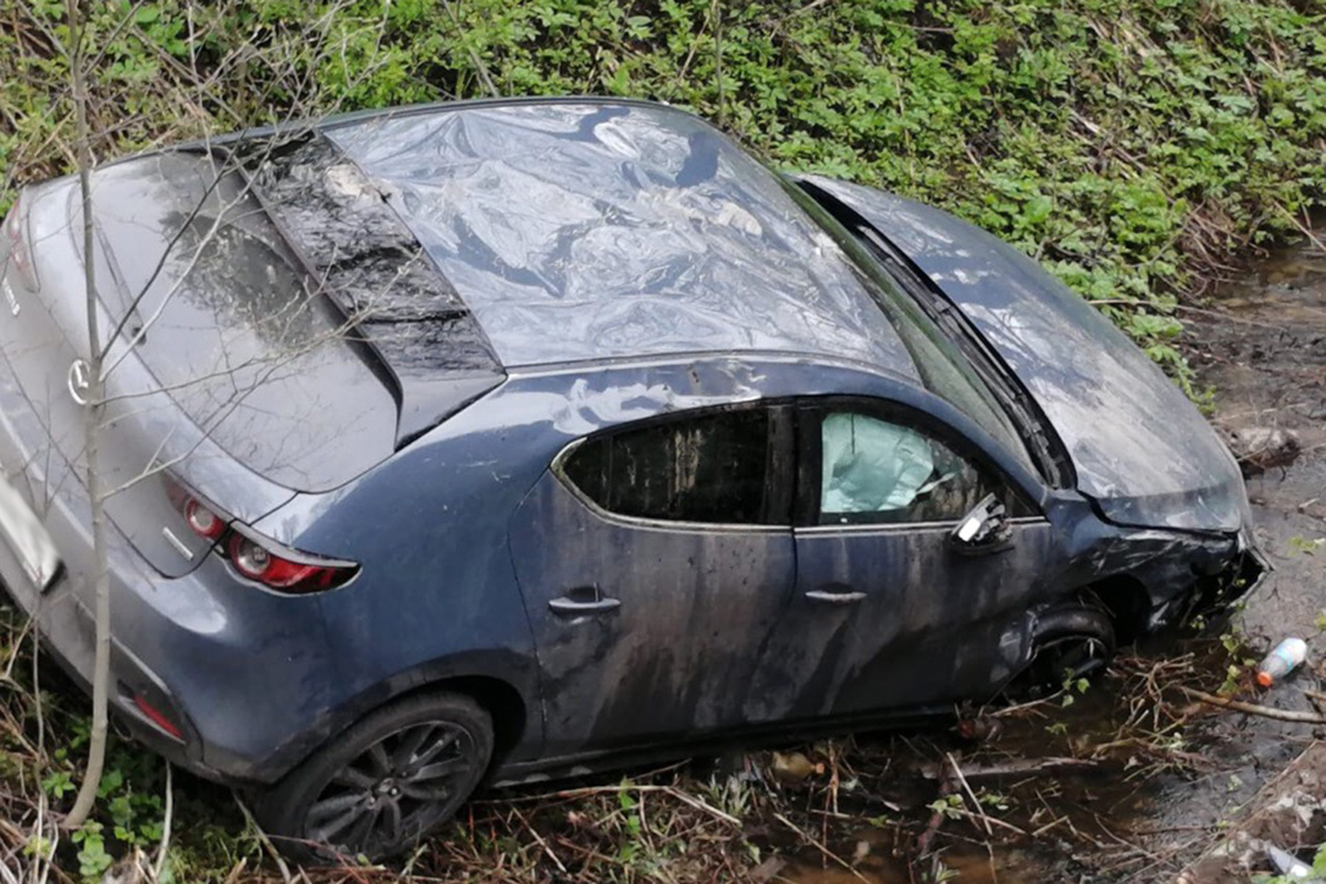 На Московском шоссе в Твери столкнулись Mazda и Volkswagen