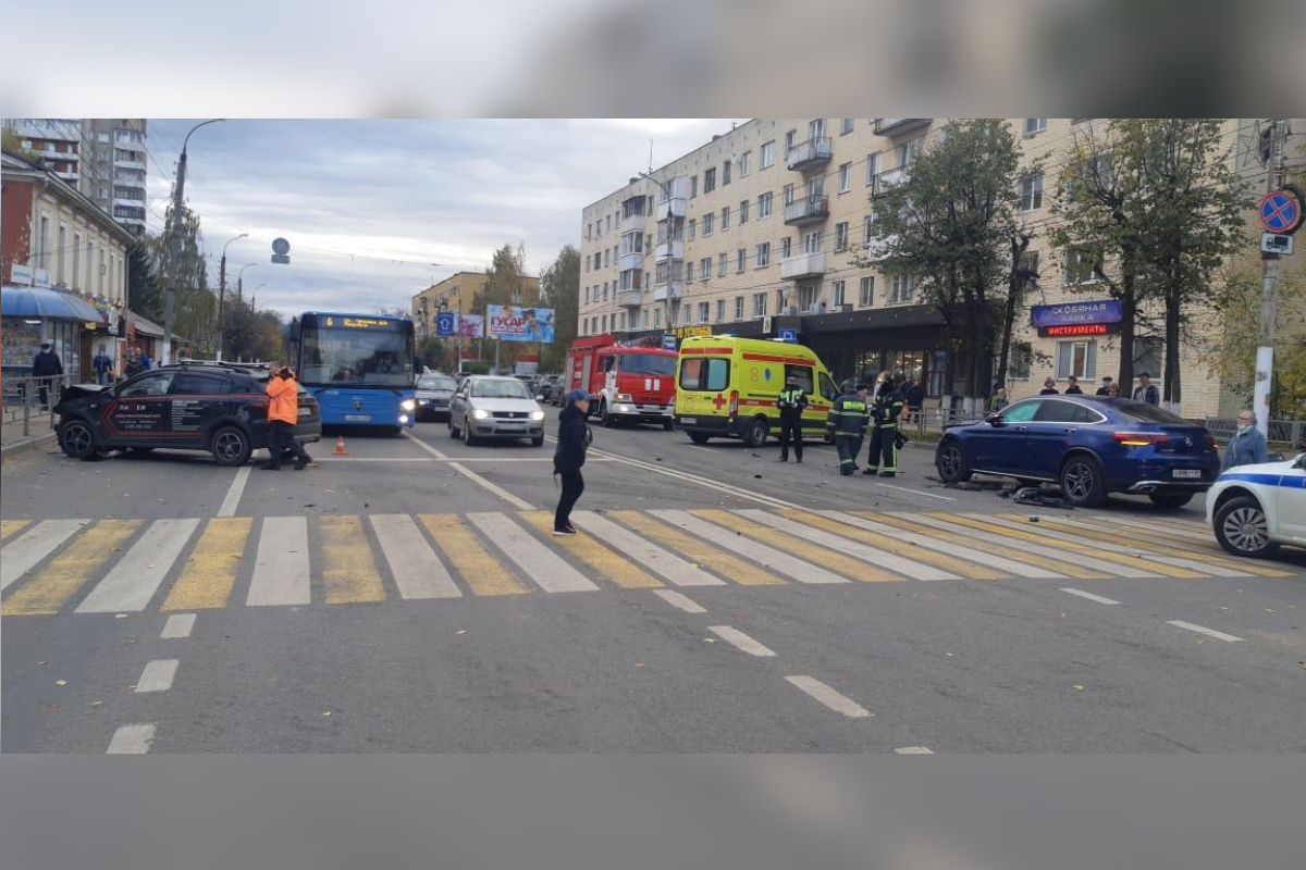 На улице Горького в Твери произошло серьезное ДТП