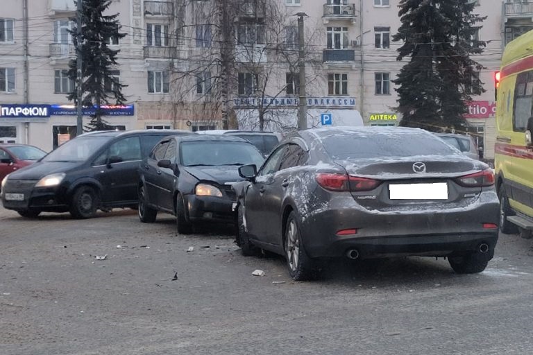 Опубликовано видео аварии на площади Капошвара в Твери