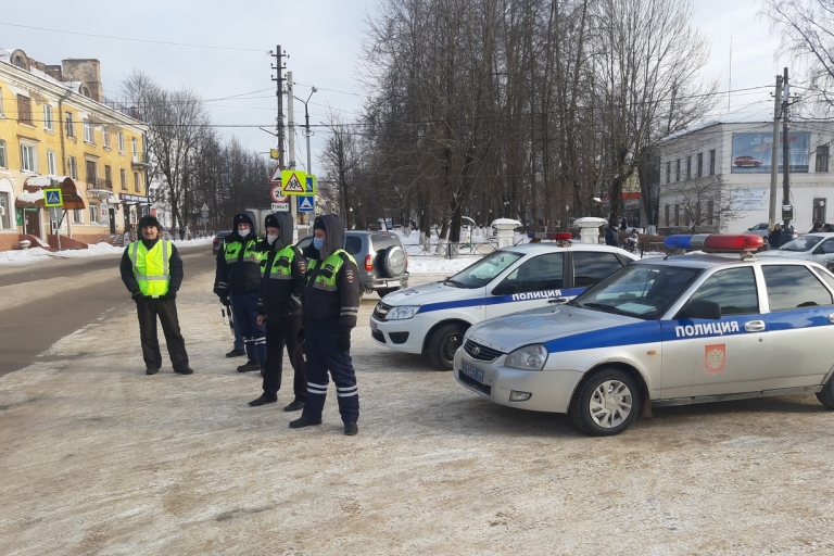 В Бологое Тверской области ветераны ГИБДД взялись за старое