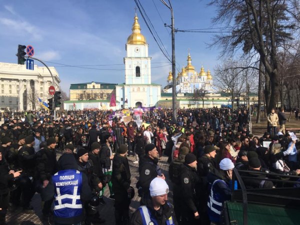 В Киеве радикалы пытались помешать феминисткам провести Марш женщин