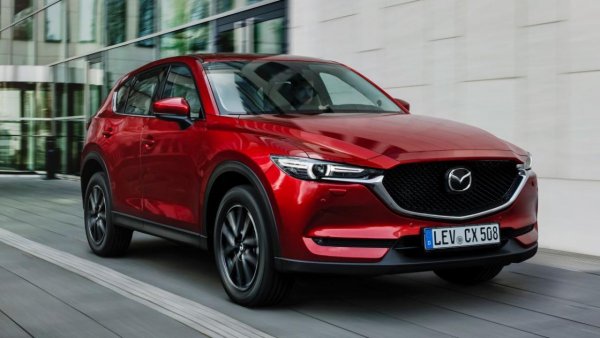 Битва двух «японцев»: Mazda CX-5 или Toyta RAV4? Какой кроссовер лучше?