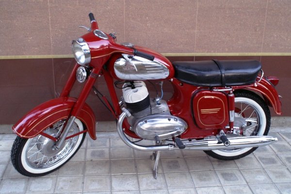 Угнать ее, и домой! Новая индийская JAWA 300 восхитила сеть