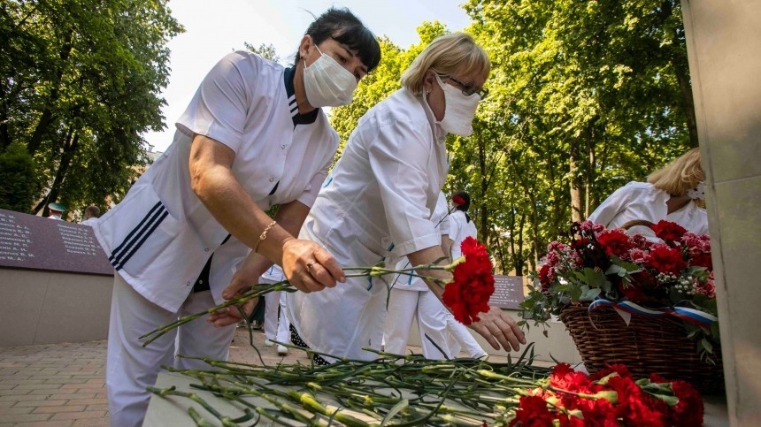 Врачи и музыканты ЗВО поздравили ветеранов медицинской службы в Воронеже