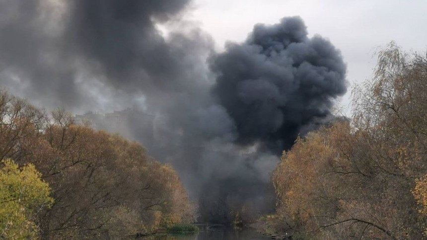 Видео: Цех по производству перчаток загорелся в Иванове