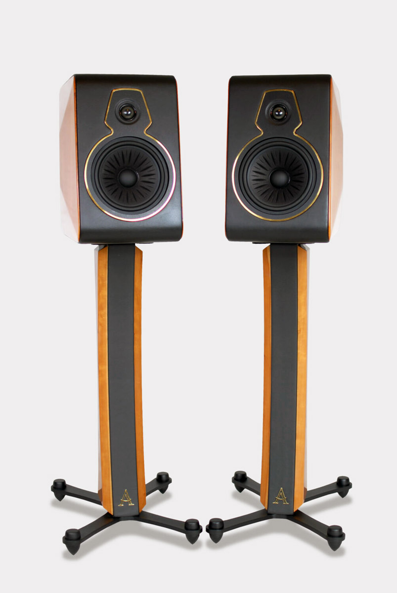 Aida Acoustics Attyla — элегантные полочники из Польши