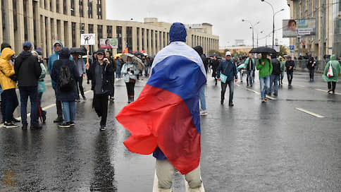 Оппозиция раскололась в две позиции // “Ъ” выяснил, кто является организатором первого митинга против изменения Конституции