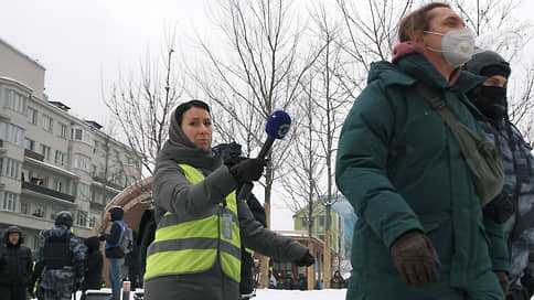 Журналистов просили быть при жилетах // Полиция напомнила работникам СМИ о дресс-коде