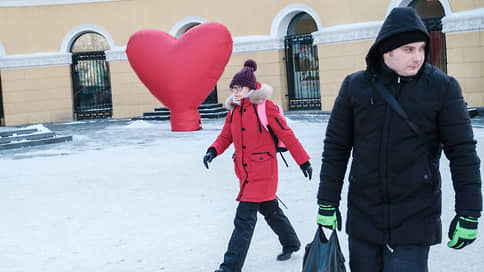 Дань всех влюбленных // Россияне готовятся потратить на 14 февраля больше обычного