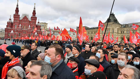 Коммунисты провели в Москве акцию в честь годовщины Октябрьской революции