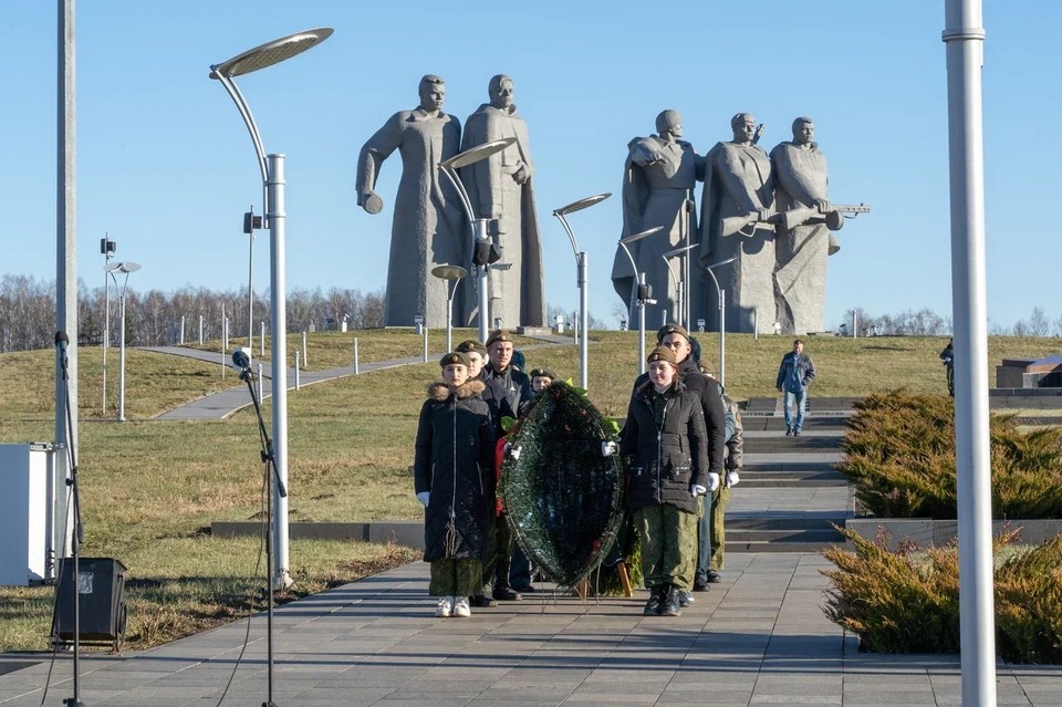 80-летие битвы под Москвой: делегация Казахстана почтила память героев-панфиловцев