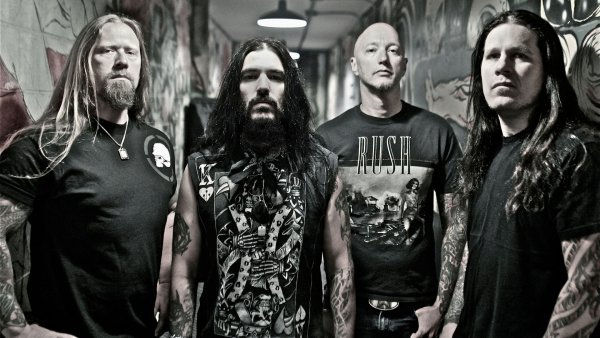 Фанатов выгнали с концерта Machine Head за секс в первом ряду