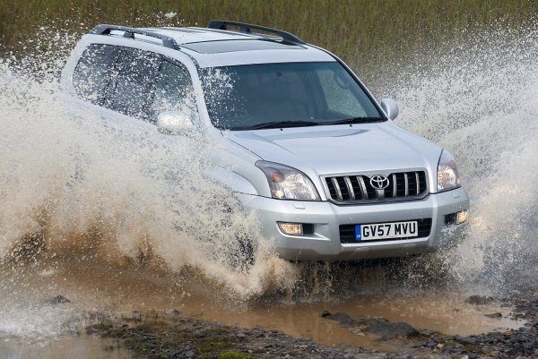 «Напомнил, кто здесь батя»: Toyota LC Prado 120 не оставил шансов Renault Arkana и VW Tiguan в offroad-заезде